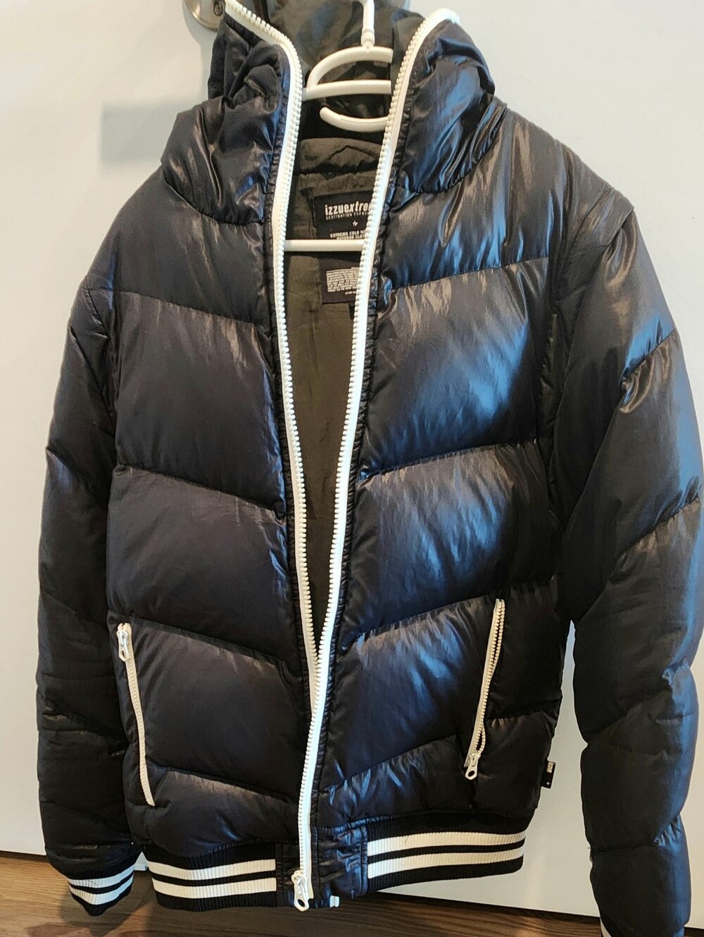 Izzue Men’s Black Puffer Jacket with White Trim